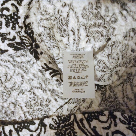 Loft Textured Floral Top S Feminine Cottagecore Parisian Romantic Black White - Picture 7 of 7